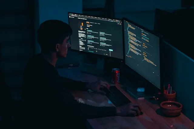 SOC (Security Operations Center)